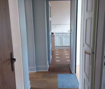 GOURNAY EN BRAY, centre ville et proximité immédiate des commerces, appartement spacieux, 1er étage - Photo 2