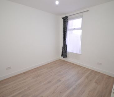 4 Bed Terraced House, Outram Road, E6 - Photo 6