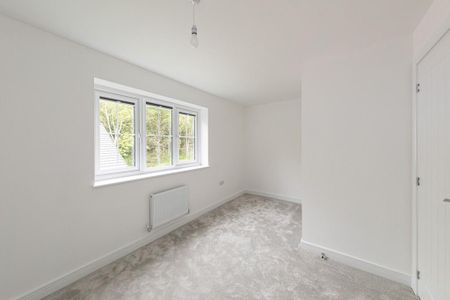 4 bedroom detached house to rent - Photo 2