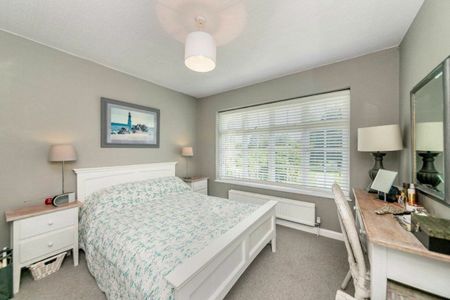 River Bank, Thames Ditton, KT7 - Photo 4