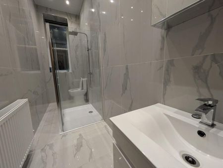 4 bedroom apartment to rent - Photo 3