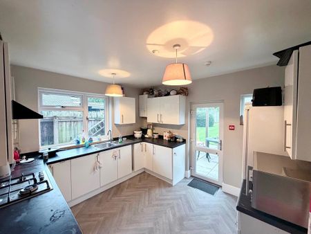 1 bedroom in a house share to rent - Photo 4