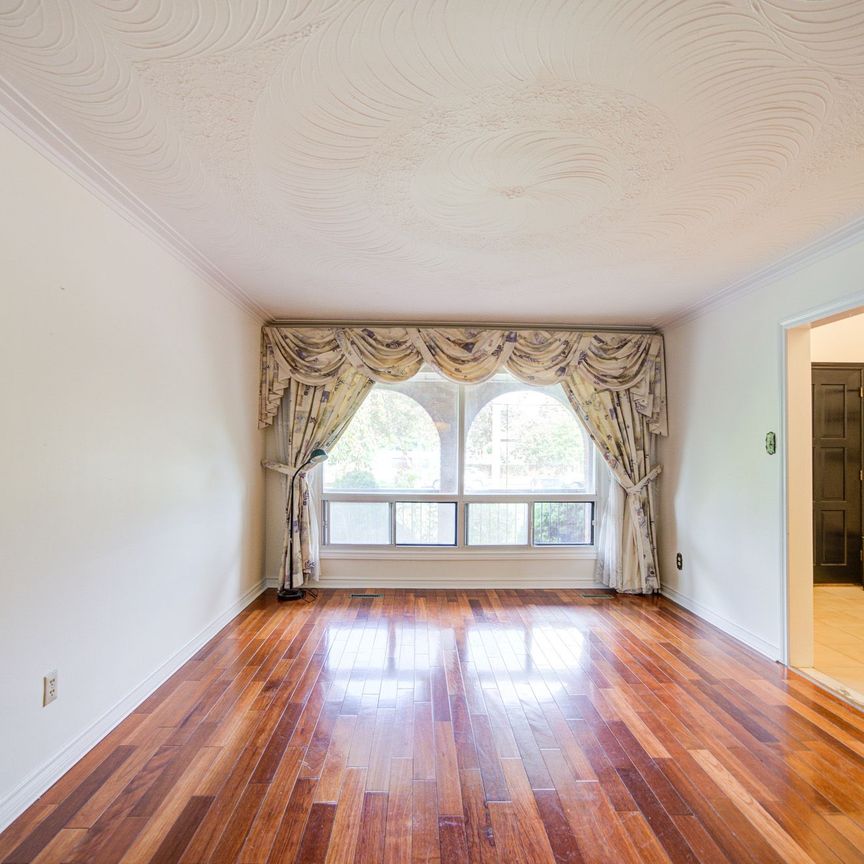 For Lease - 2908 Victoria Park Avenue, Toronto, Ontario - Photo 1