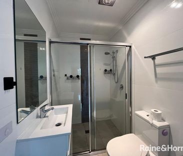 Spacious & Modern Apartment in a Prime Ingleburn Location - Photo 1