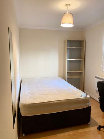 3 bedroom flat to rent - Photo 5