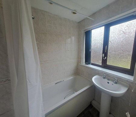 2 bedroom semi-detached house to rent - Photo 2