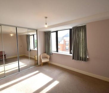 2 bedroom penthouse to rent - Photo 3