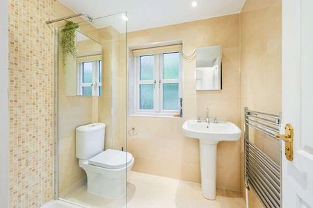 Tepestede Court, CR5 - Photo 2