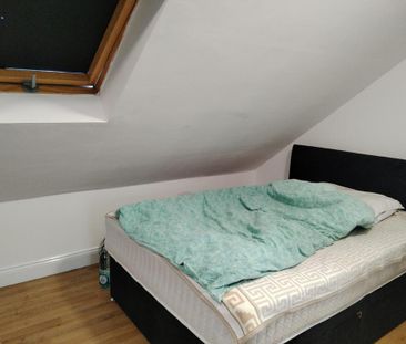 3 bedroom flat to rent - Photo 3