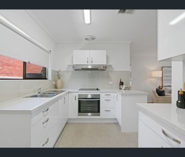 Neat, updated unit in prime position - Photo 5