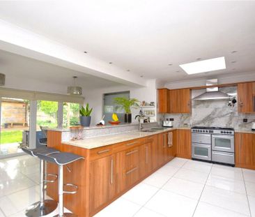 4 bedroom semi-detached house to rent - Photo 5