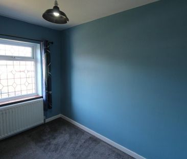 4 bedroom semi-detached house to rent - Photo 6