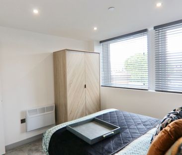 NEWLY REFURBISHED 1 BED APARTMENT - LEEDS - Photo 5