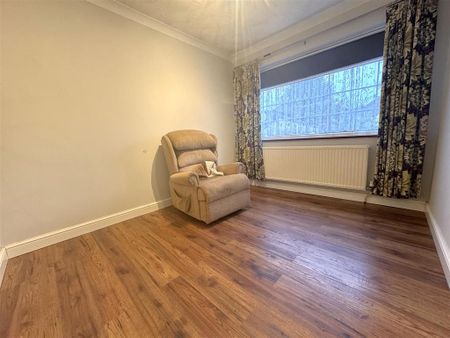 3 bedroom semi-detached bungalow to rent - Photo 4