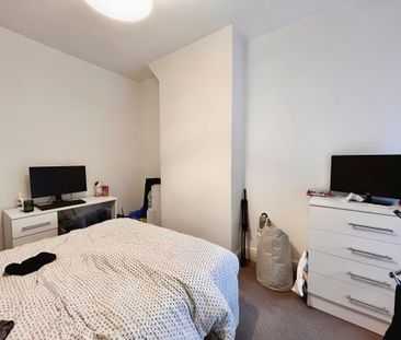 4 bedroom end of terrace house to rent - Photo 6