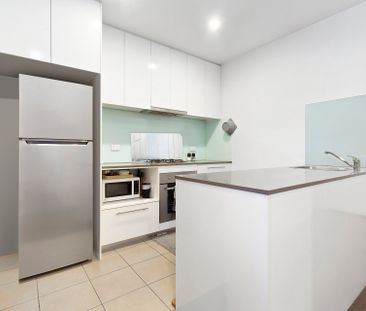 Stylish two bedroom apartment on the city edge - Photo 1