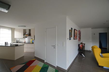 Knap appartement met twee slaapkamers, twee terrassen en standplaats in Hoeselt centrum - Photo 2