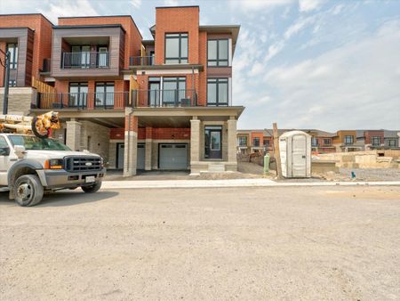 For Lease - 22 Griffith Street, Aurora, Ontario - Photo 4