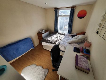 6 bedroom semi-detached house to rent - Photo 5