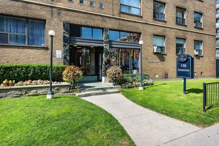 The Kingsview - Photo 4