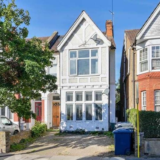 Chatsworth Gardens, Acton, W3 - Photo 1