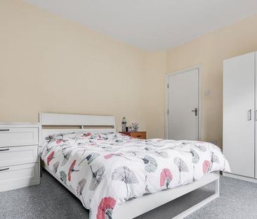 4 bedroom terraced house to rent - Photo 5