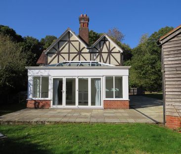 4 bedroom detached house to rent - Photo 1