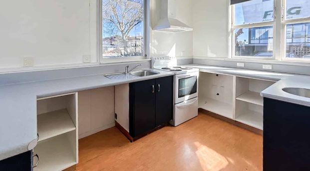 CITY CENTRE - 1 BEDROOM - Photo 1