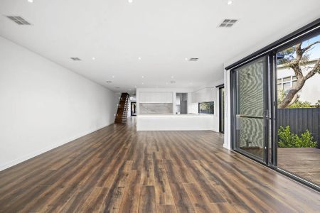 A Masterpiece of Architecture, Exuding Unmatched Quality and Elegance - Photo 2