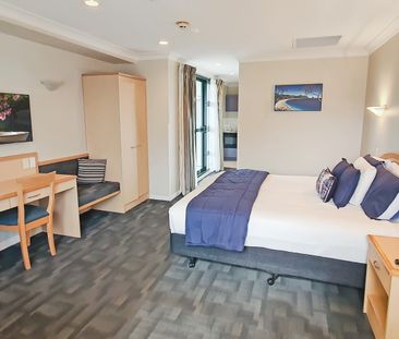 Affordable Studio - Secure Corner Apt - Photo 4