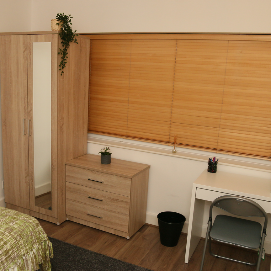 A cosy house-share in the heart of Hinckley Town Centre - Photo 2