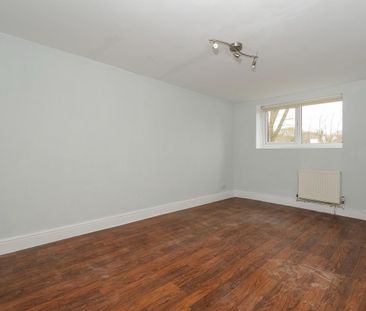 1 Bed Flat, Sylvan Road, SE19 - Photo 1