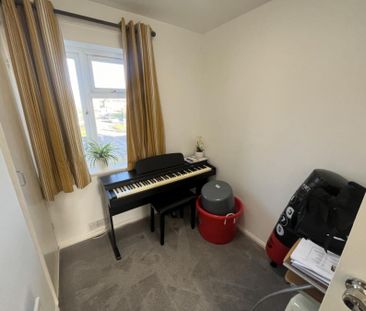 3 Bedroom Terraced House - Photo 4