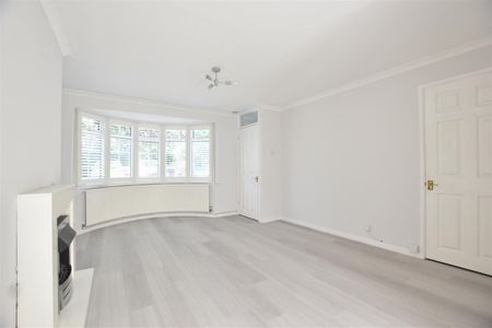 Pound Court, Ashtead - Photo 5