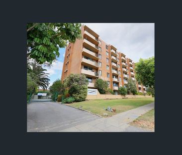 Furnished apartment with fantastic city and river views - Photo 5