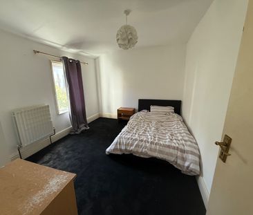 Room in a Shared House, Southover Street, BN2 - Photo 4