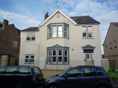 1 bed Room in Shared House - To Let - Photo 2