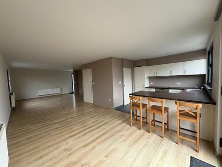 Duplex appartement met 3 slaapkamers en 2 autostaanplaatsen in hartje Beringen - Photo 3