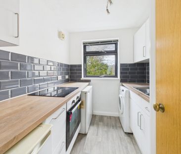 Woodley Court, Highmoor, Amersham,HP7 - Photo 3