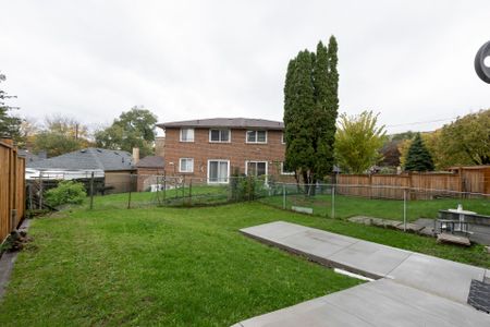 For Lease - (Upper)1040 Victoria Park Avenue, Toronto, Ontario - Photo 5