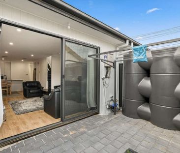 Look No Further ~ 2 Bedroom Townhouse ~ Prime Location! - Photo 4