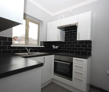 2 bedroom Maisonette to let - Photo 3