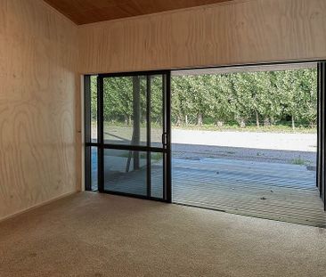 Spacious 3-Bedroom Home + Sleepout - Photo 3