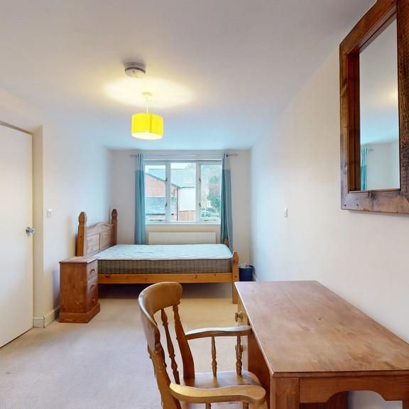 1 bedroom in a house share to rent - Photo 1