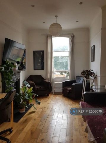 1 bedroom in a flat share to rent - Photo 5