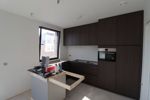 Energiezuinige nieuwbouwwoning met 3 slaapkamers, terras met tuin, tuinberging, carport en autostaanplaats. - Foto 1