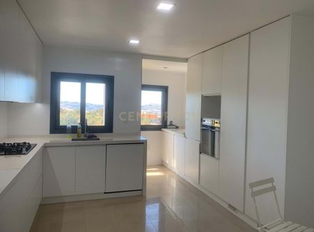 Ramada e Caneças, Lisbon - Photo 5