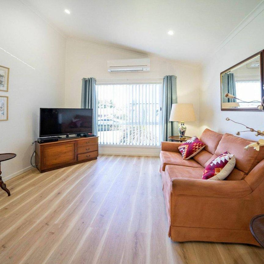 Neat and tidy FOUR bedroom duplex - Photo 1