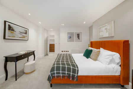 A beautiful apartment in one of London’s most coveted addresses - Photo 4