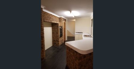 Family-Friendly Comfort Near Parks & Transport! - Photo 2